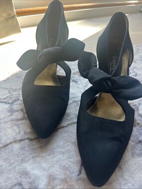 Kenneth Cole New York Black Pointed Bow Cutout Heels